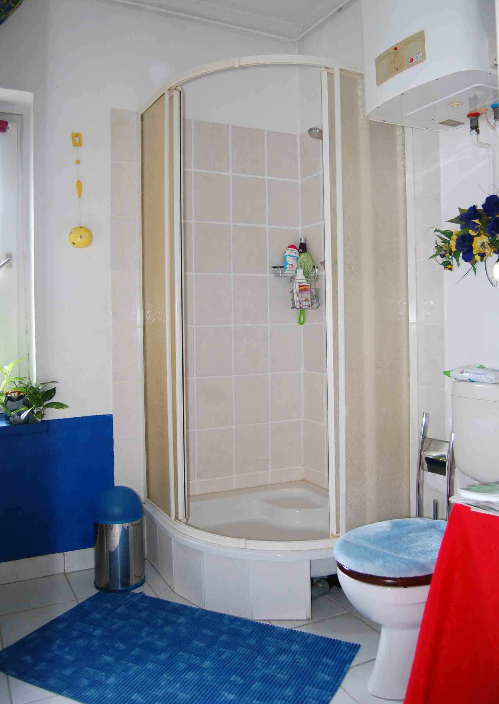Dusche + WC Gästezimmer (leider über den Flur)